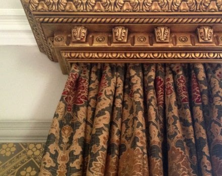 How to create a gilded decorative curtain pelmet