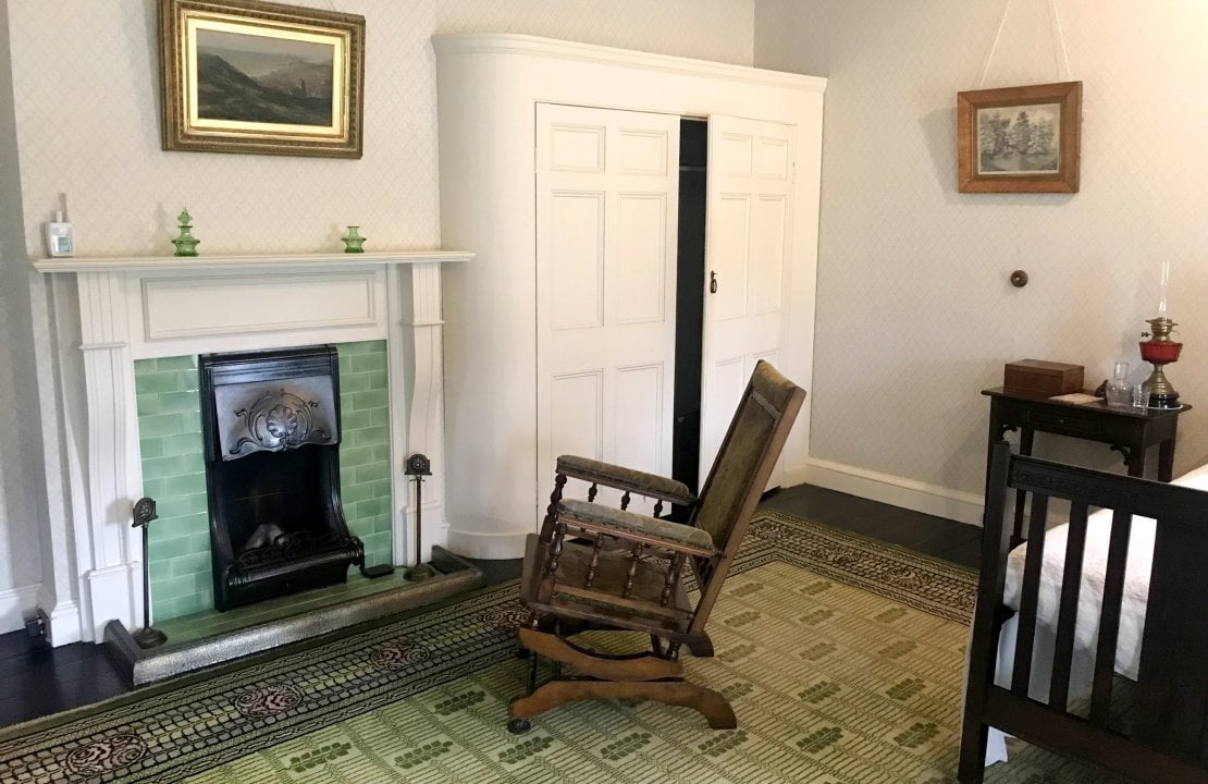 Why did Victorians like their fireplaces?