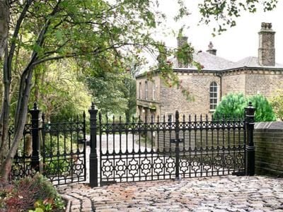 Dumfries driveway gate with pedestrian gate