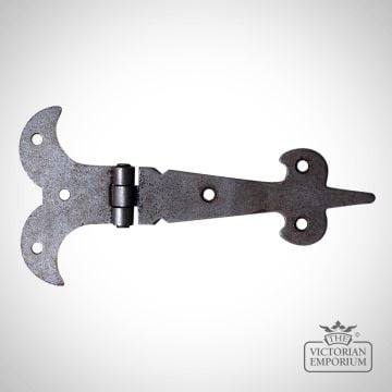 Small Fleur de Lys Hinge in Antique Iron