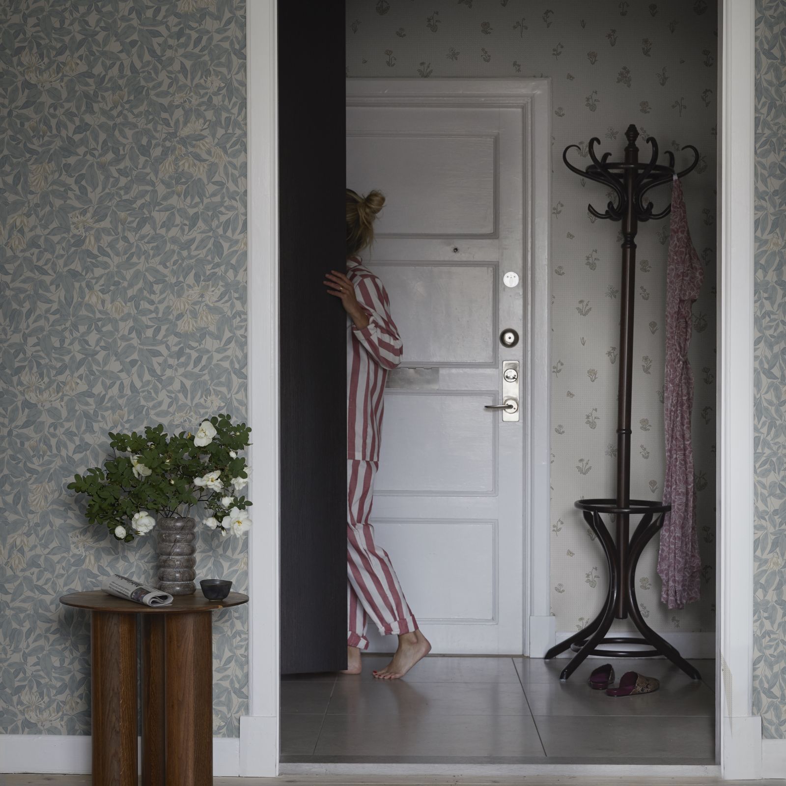 Linnea wallpaper in a choice of 3 colourways